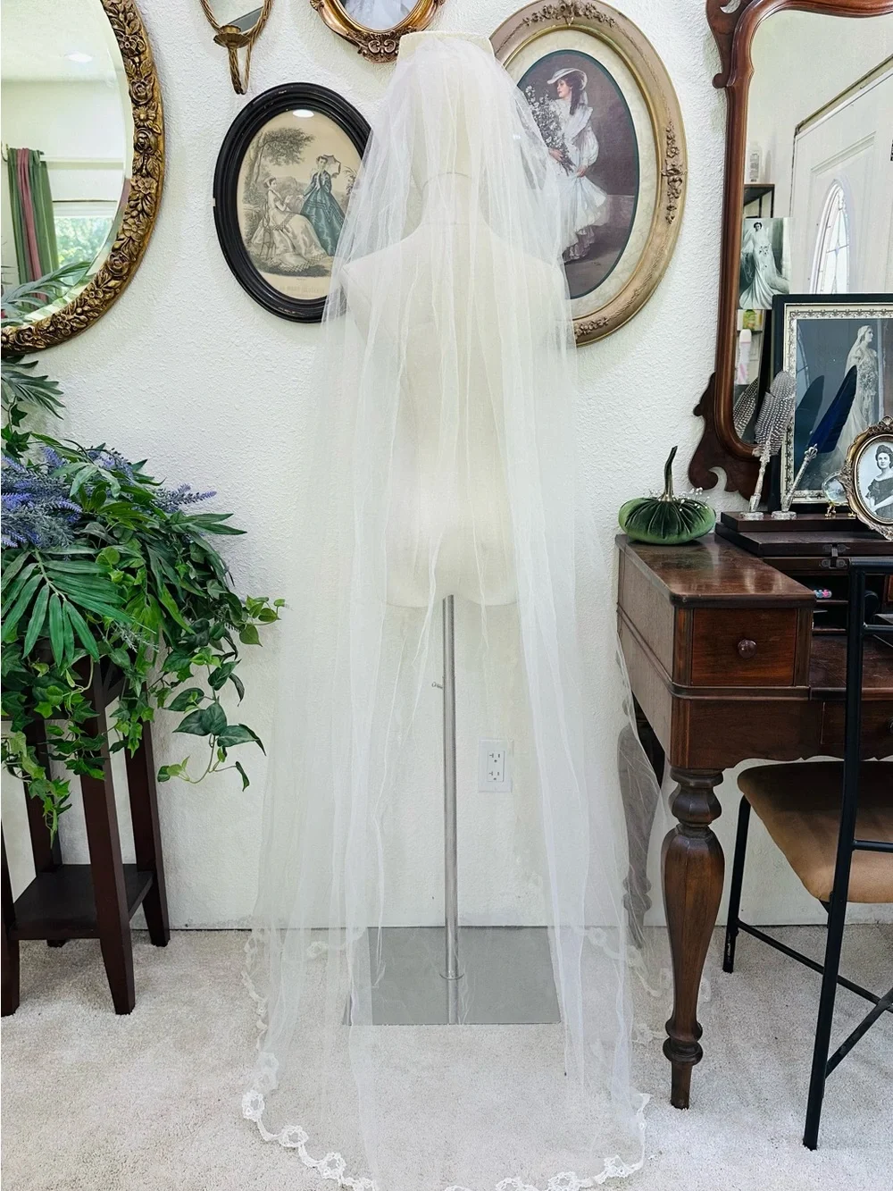 Bridal Veil with Floral Edge - White - Unbranded